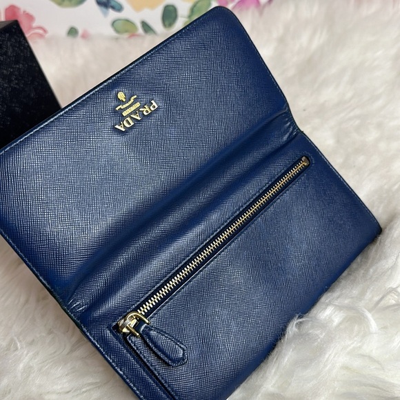 💯Authentic Prada Blue Leather Wallet🍀 - Picture 8 of 17